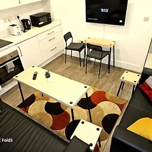 Sleephouse Partying Is Not Allowed Pls Appartement Londres